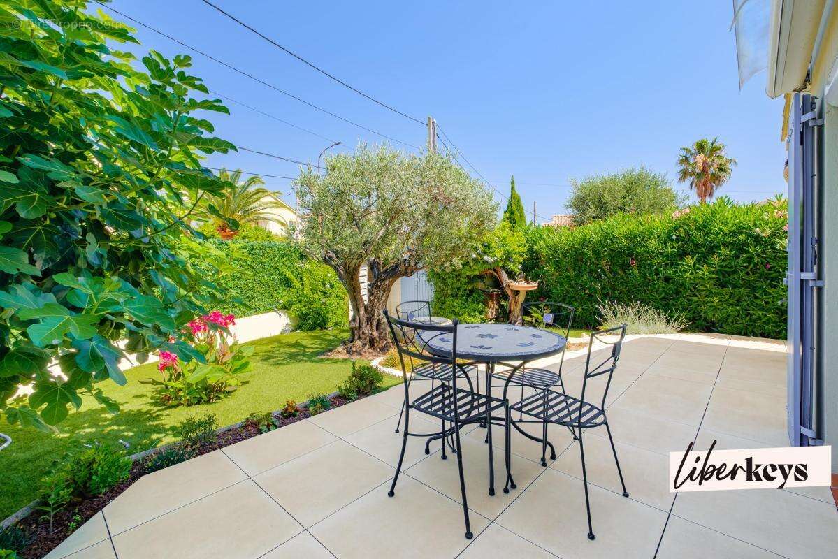 Fréjus – Maison mitoyenne de  102 m² - 3 chambres - Garage - Proche des commerces et de la base Nature - photo 13