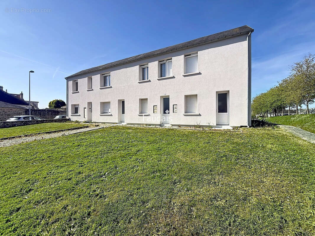 Appartement 146 m² à Saint-Lo  - photo 2