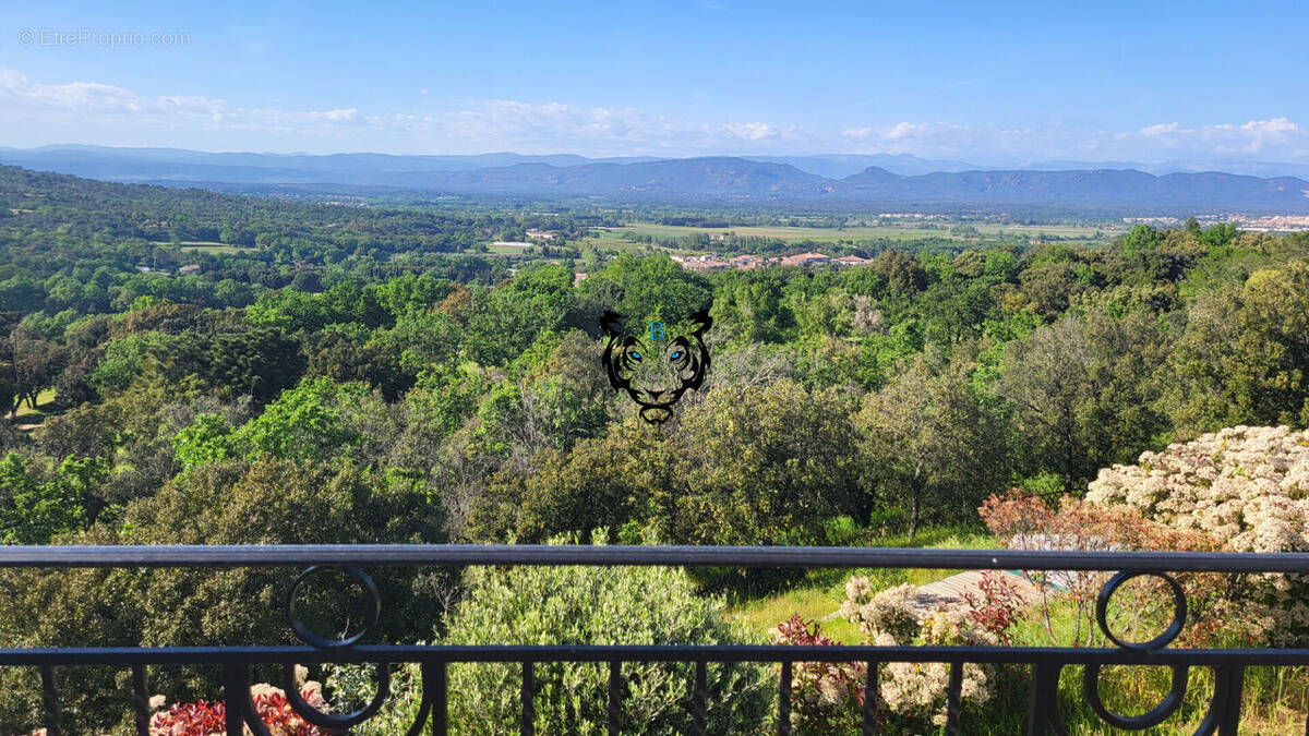 Maison à ROQUEBRUNE-SUR-ARGENS