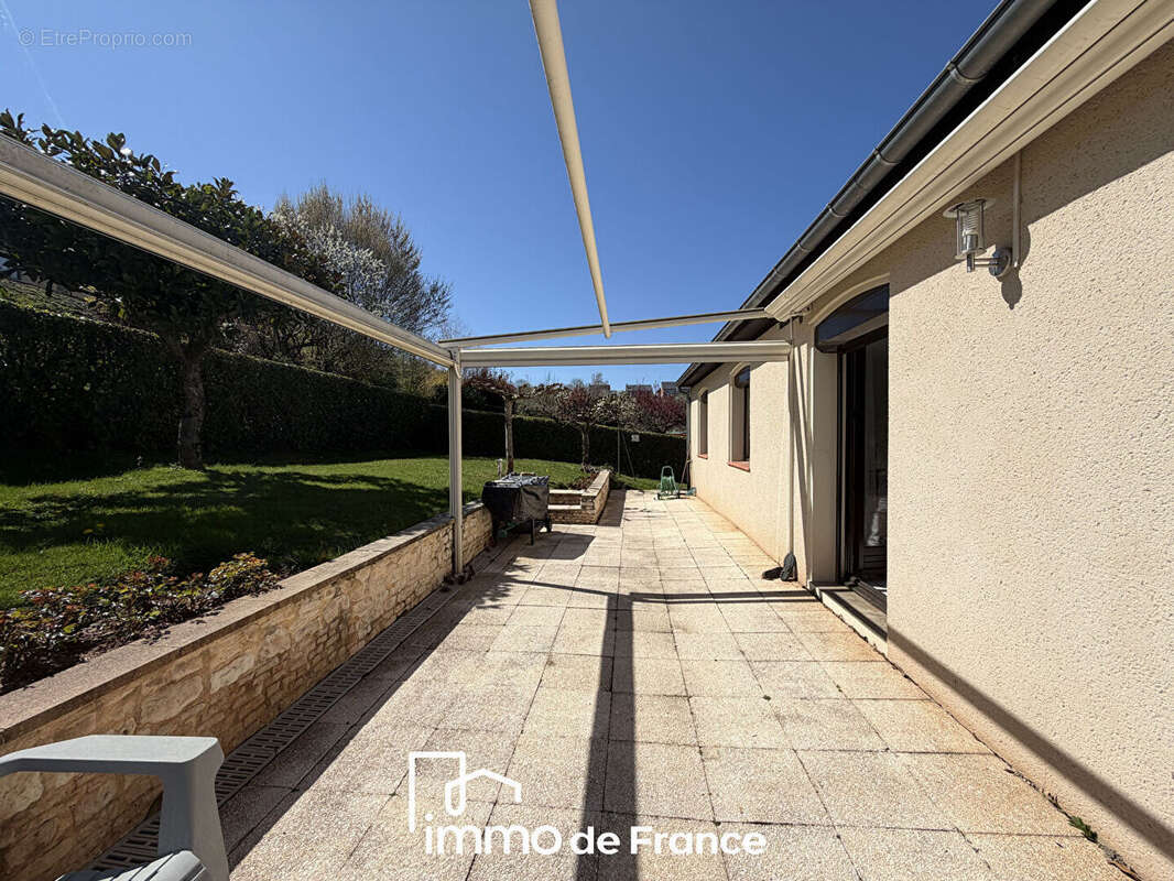 Maison à LE MONASTERE