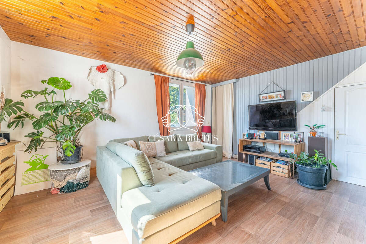 Maison 189 m² à Saint-Didier-De-Formans  - photo 6