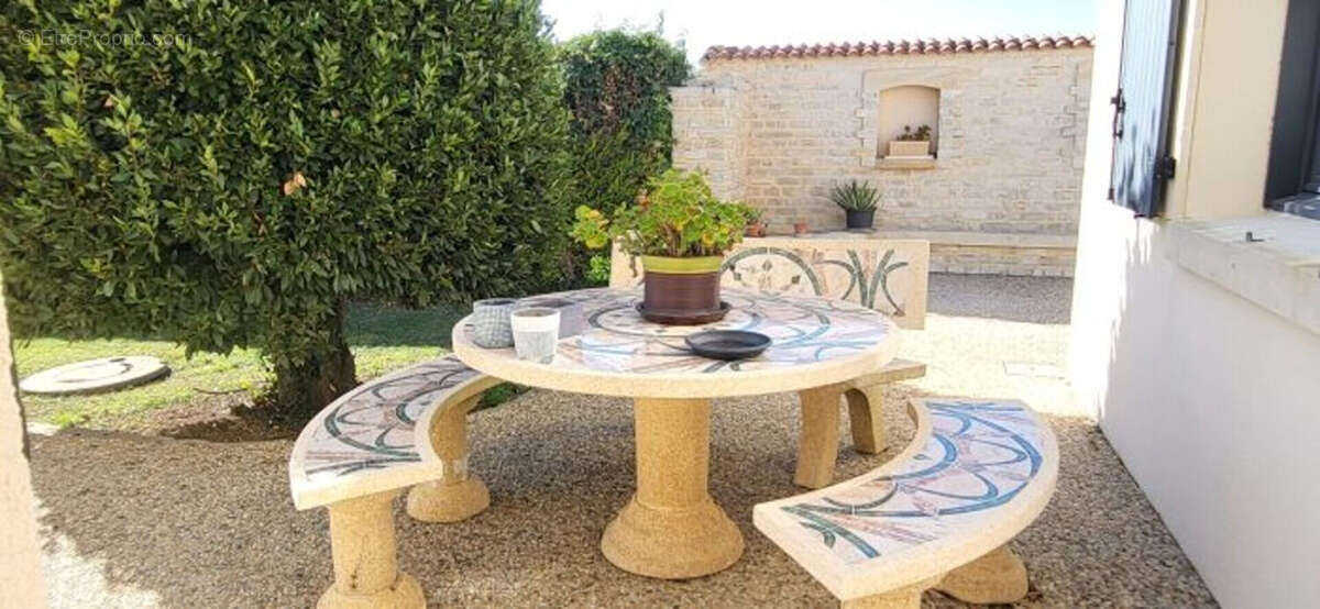 Maison à BLANZAC-LES-MATHA