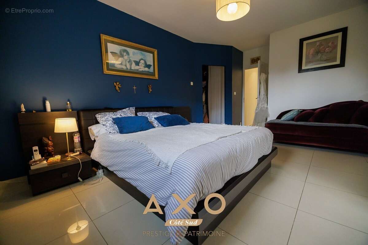 Maison à SIMIANE-COLLONGUE