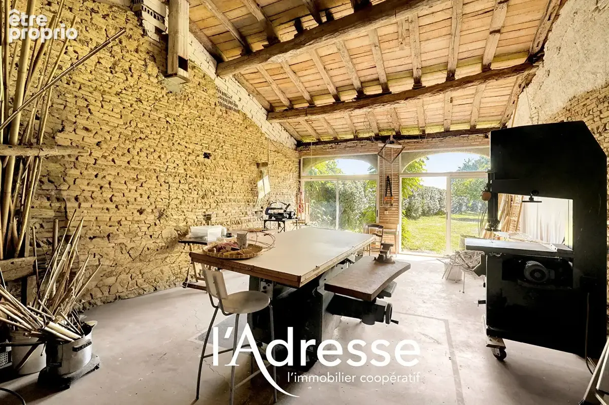 Exclusivité l'Adresse - Le BURGAUD - Maison de maître d'environ 290 m² avec parc arboré de 2 492 m², pigeonnier et dépendances - photo 15