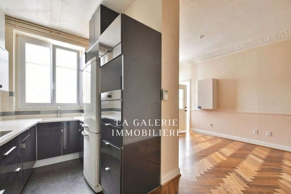 Appartement à PARIS-14E