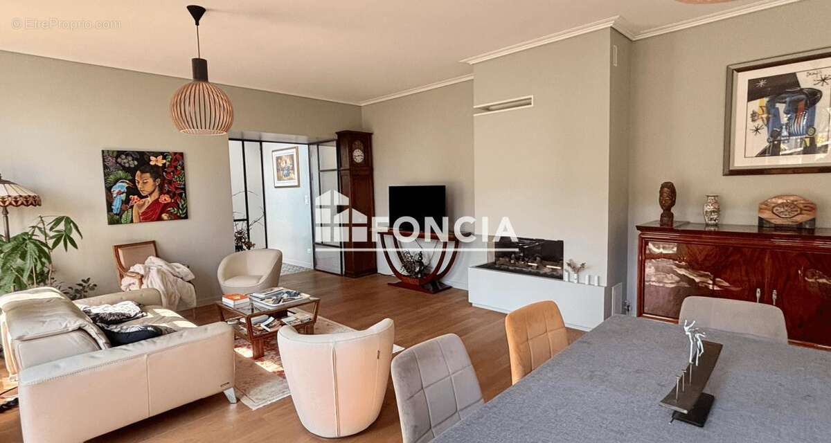 Maison d'architecte de 200 m2 sur terrain de 1280 m2 - photo 6