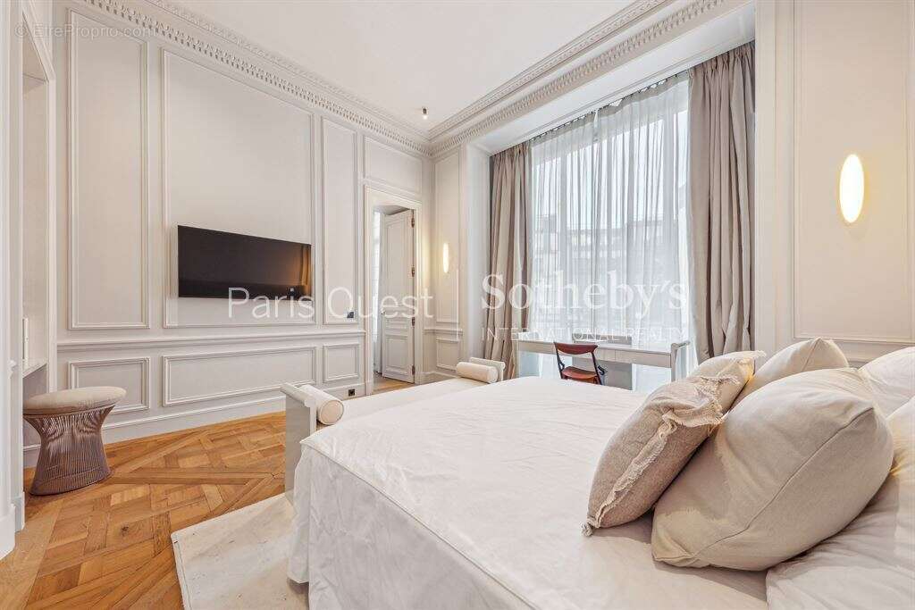 Appartement à PARIS-8E