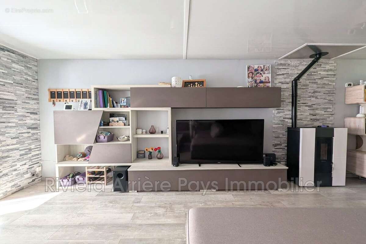 Appartement à TOURRETTE-LEVENS