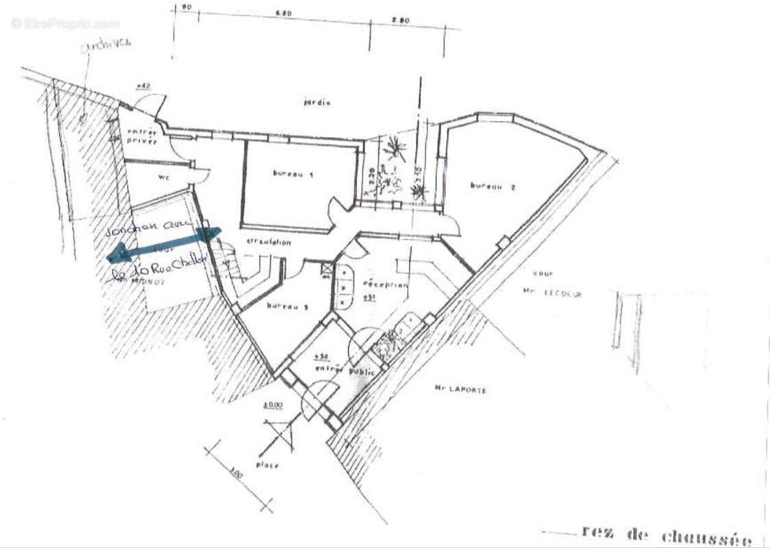 MEULAN CENTRE Bel emplacement pour cet immeuble de 178 m2 comprenant 7 bureaux, salle de réunion et archives. - photo 2