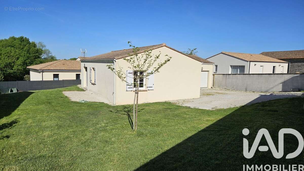 Photo 3 - Maison à CHAMPNIERS