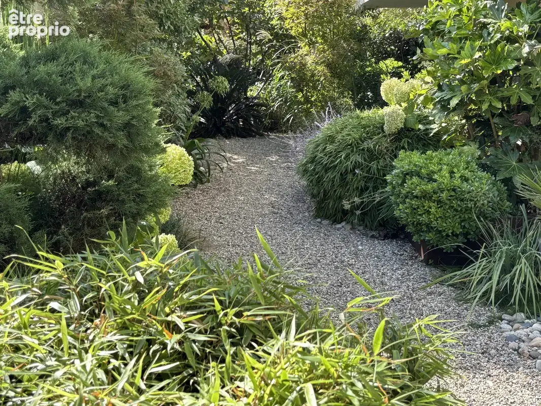 Lyon 4 Chazière - T5 sans vis à vis , esprit maison avec un jardin clos paysagé de 153m² - photo 16