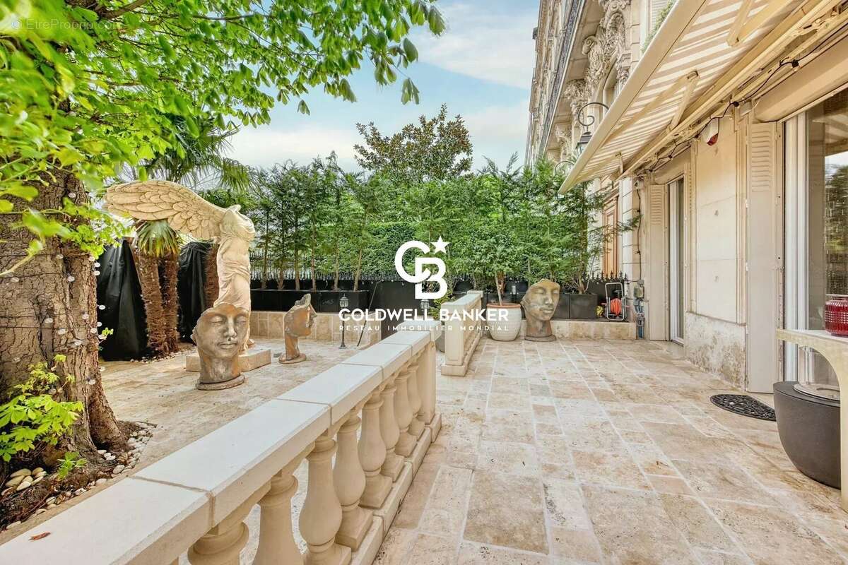 Appartement à PARIS-16E