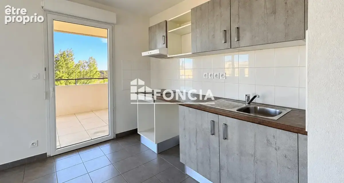 Exclusivite – appartement 3 pièces avec grande terrasse, double garage, parking et piscine - photo 4