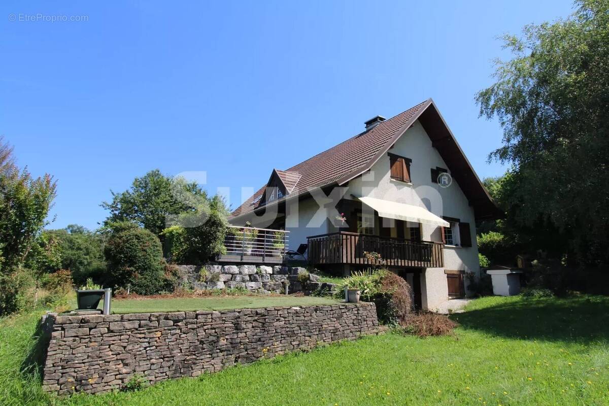 Maison à PUGNY-CHATENOD