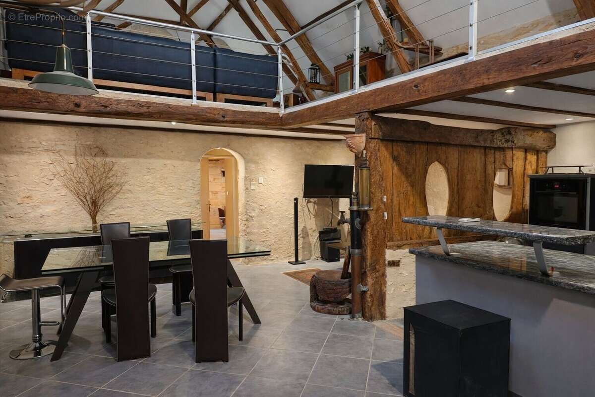 Entrée cuisine - Maison à CUBJAC