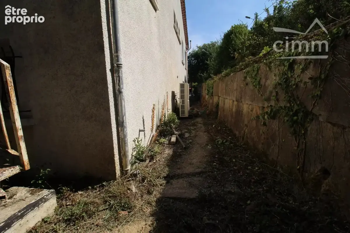 A vendre une maison entièrement rénovée avec jardin et garage - photo 23