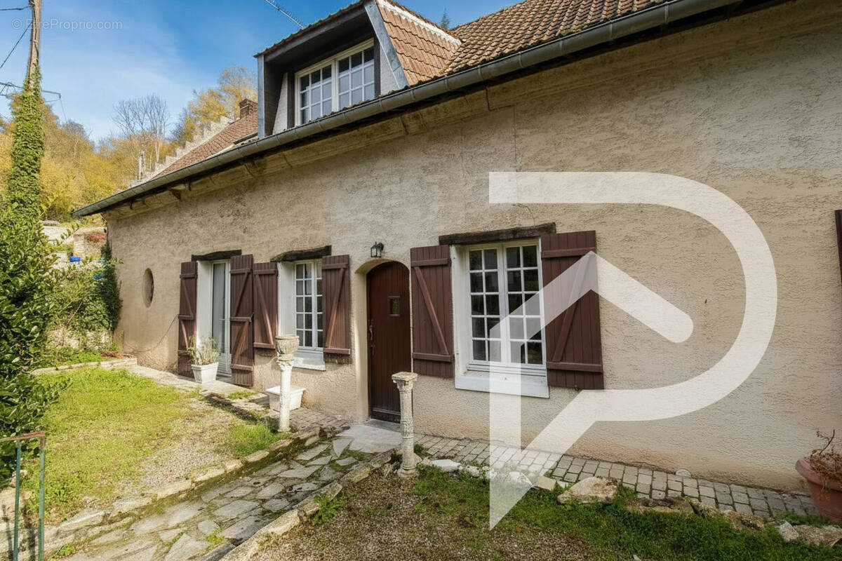 Maison à CUISE-LA-MOTTE