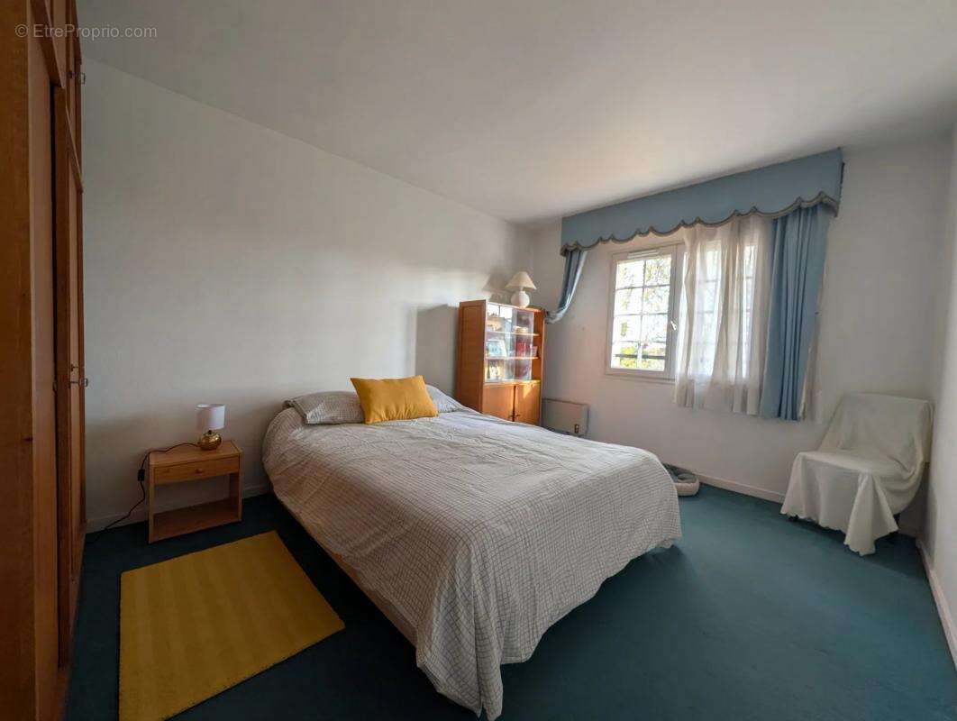 Maison à LES CLAYES-SOUS-BOIS