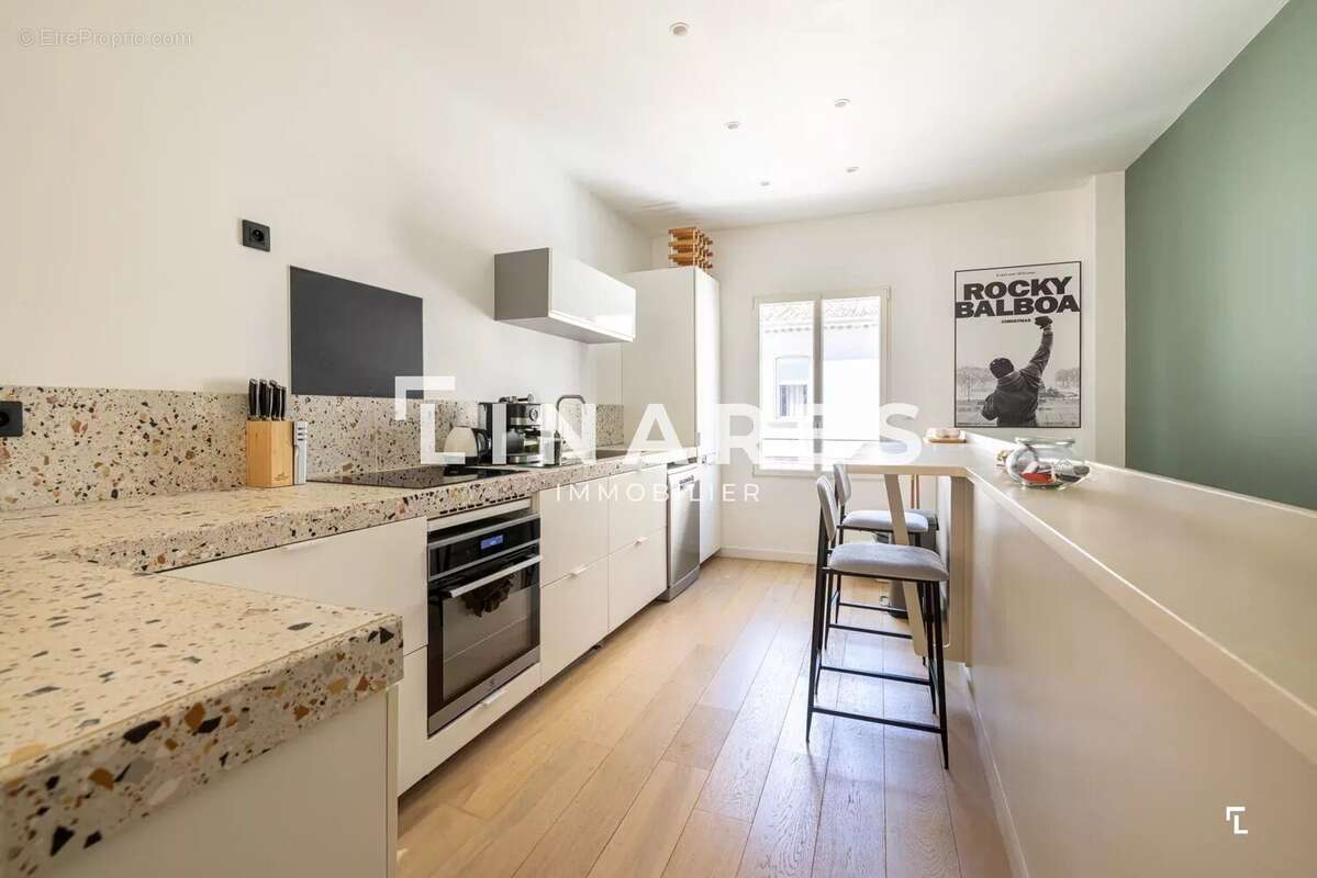Appartement à MARSEILLE-1E