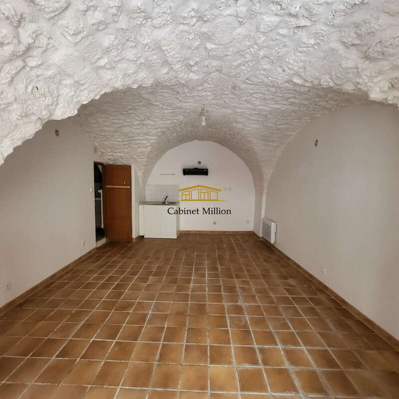 Maison à VIC-LA-GARDIOLE