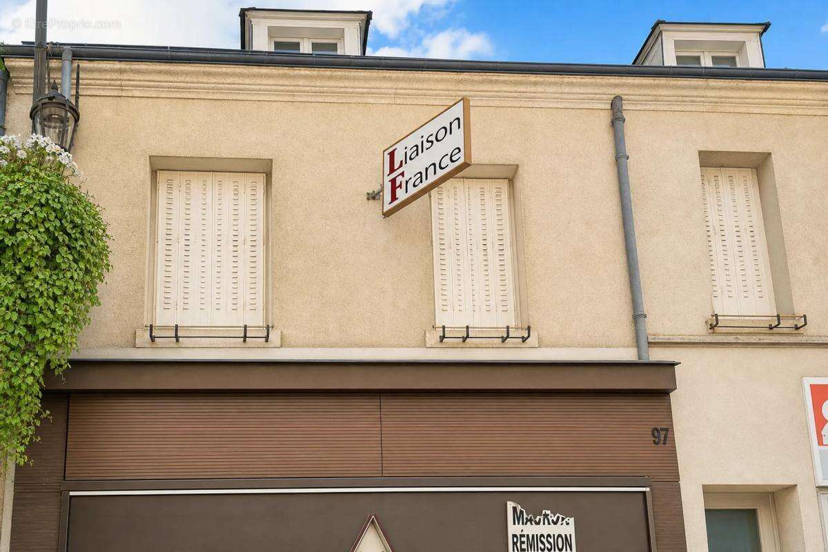 Maison de 5 pièces - 108 m²  en vente à La Châtre - photo 2