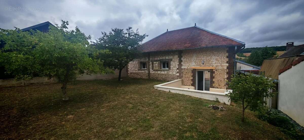 Maison de charme rénovée à Bucey-en-Othe   140 m2 habitables - photo 8