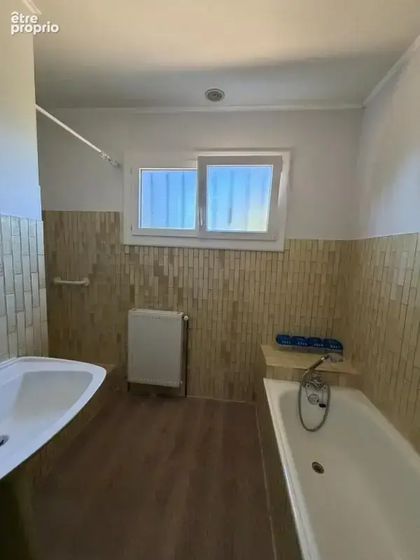 Magnac sur Touvre. Maison 84 m² sur sol sol semi enterré avec jardin - photo 6