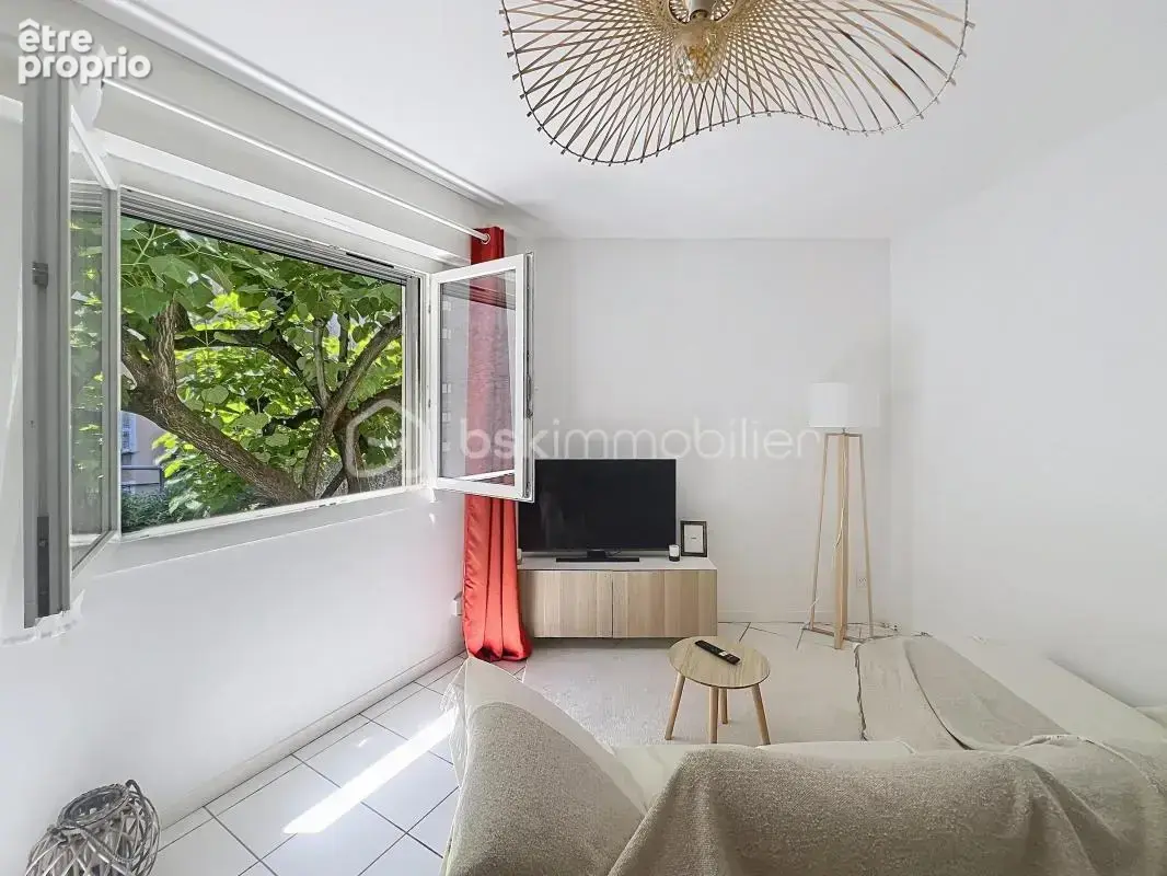 ***grenoble t2 de 51m2 un cocon en plein centre ville  dans rue calme*** - photo 5