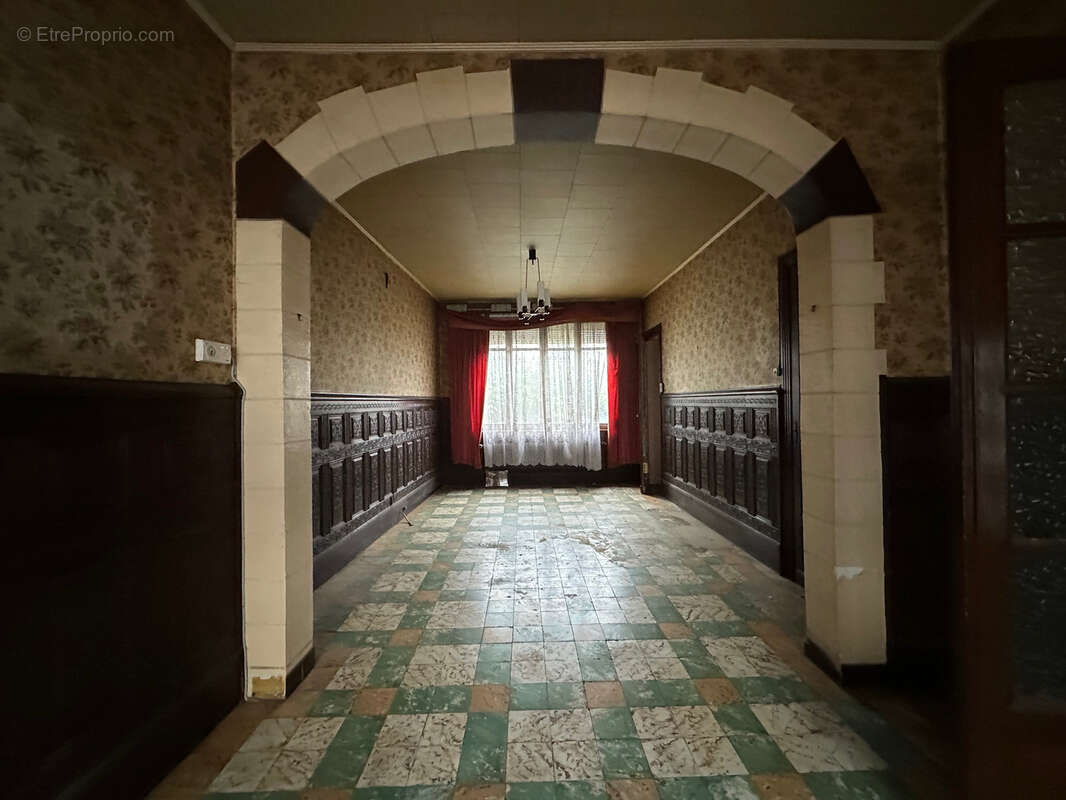 Maison à QUIEVRECHAIN