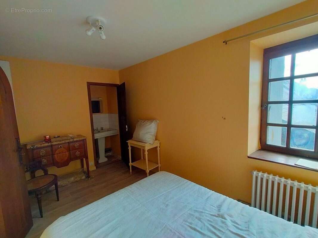 maison à vendre Courcité chambre
