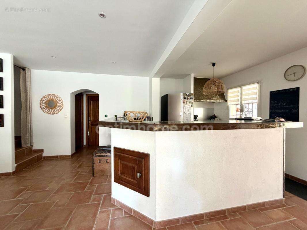 Maison individuelle 5 pièces. avec piscine et garage aigue-mortes - photo 6