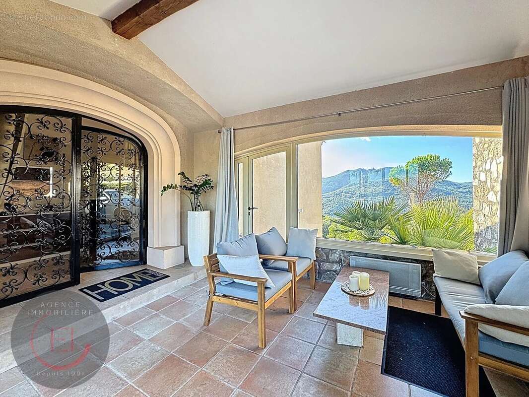 Maison à LES ADRETS-DE-L'ESTEREL