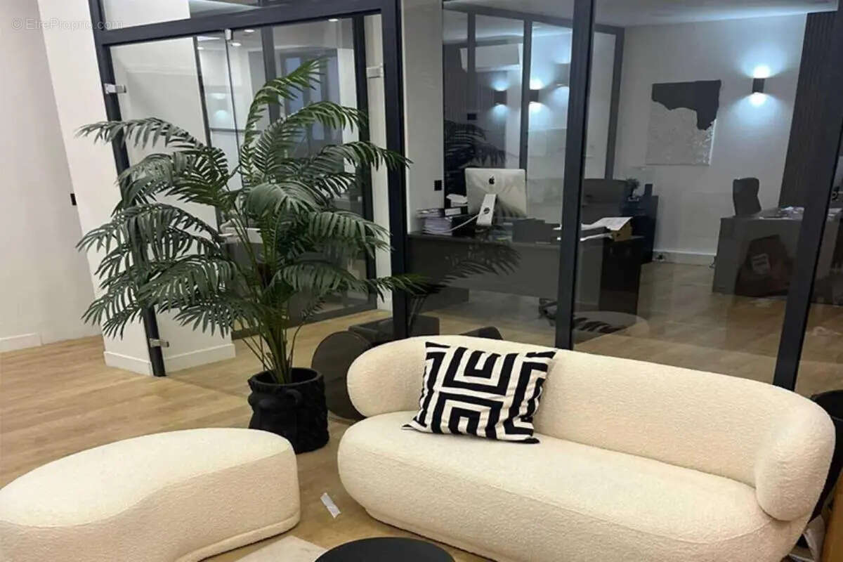 Commerce à PARIS-16E