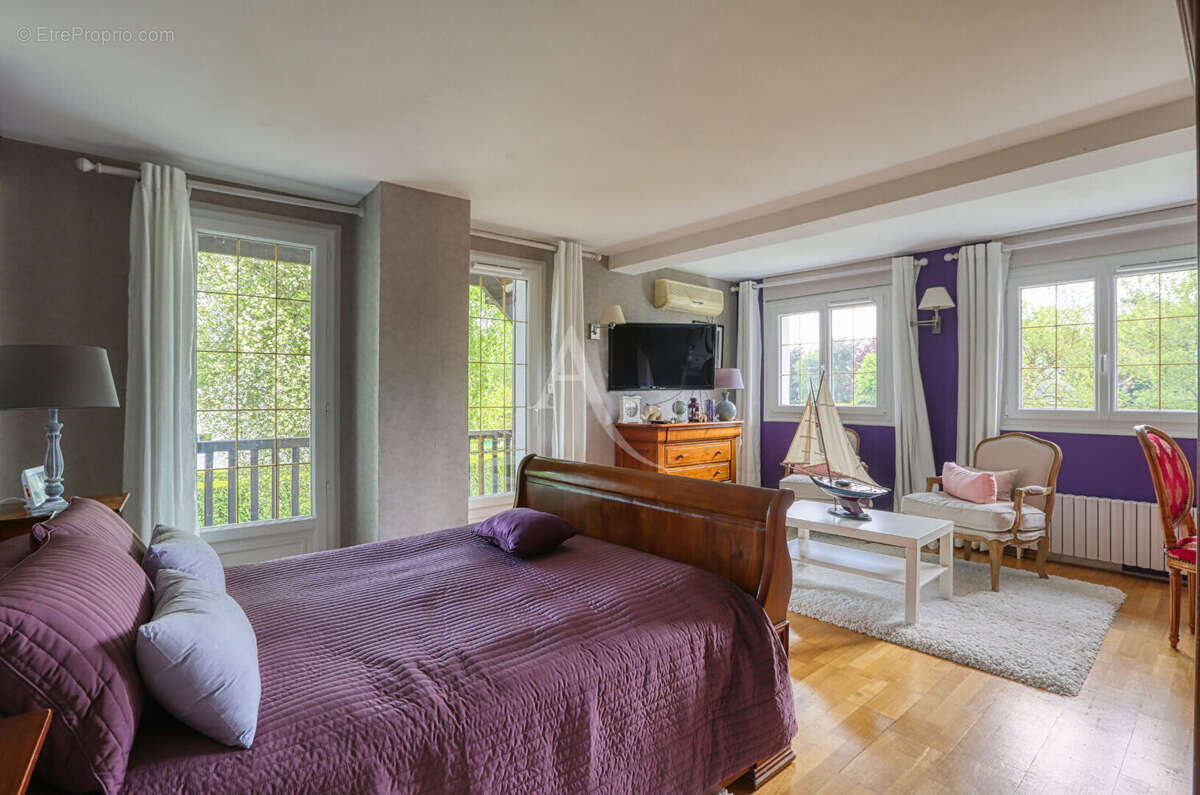 Maison à SAINT-ETIENNE-DU-ROUVRAY