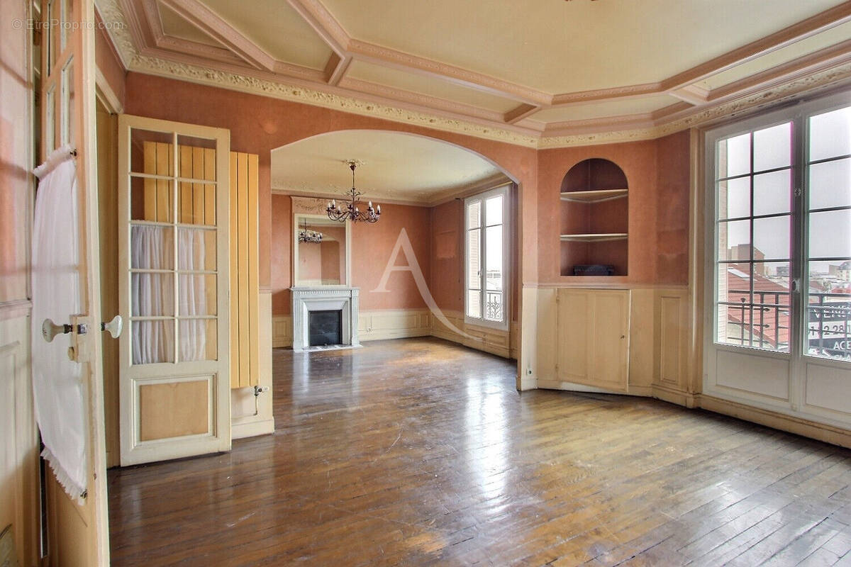 Appartement à COURBEVOIE