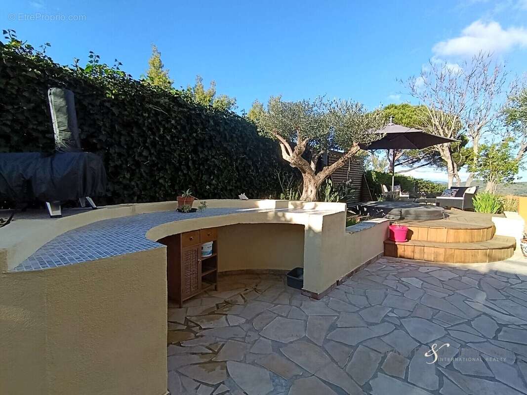 Appartement à LA CROIX-VALMER