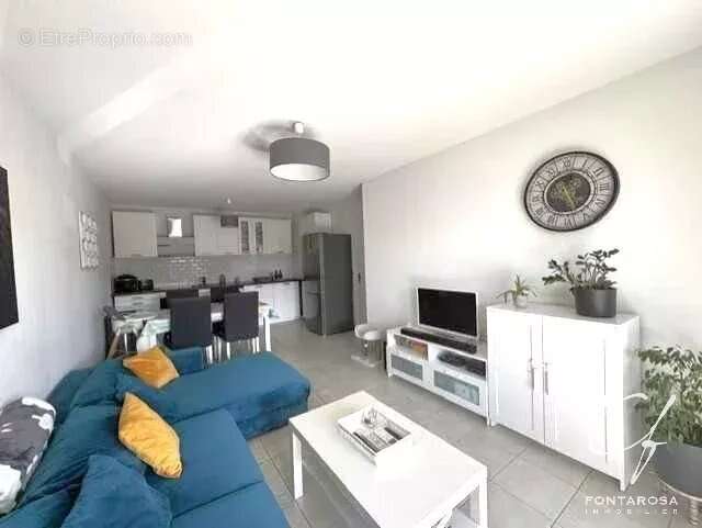 Appartement à ROQUEBRUNE-SUR-ARGENS