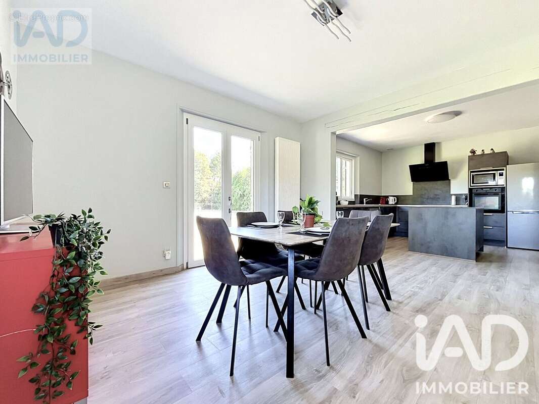 Maison 270 m² à Courtisols  - photo 4