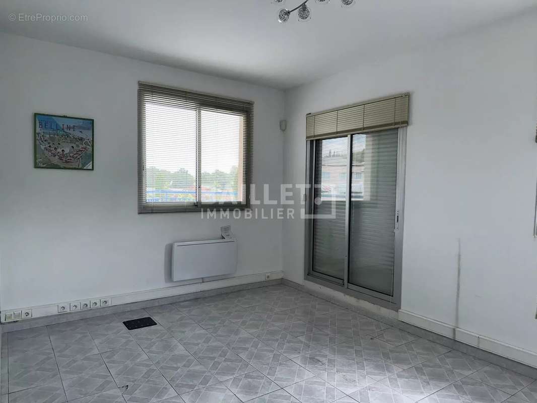 Commerce à TOURRETTES