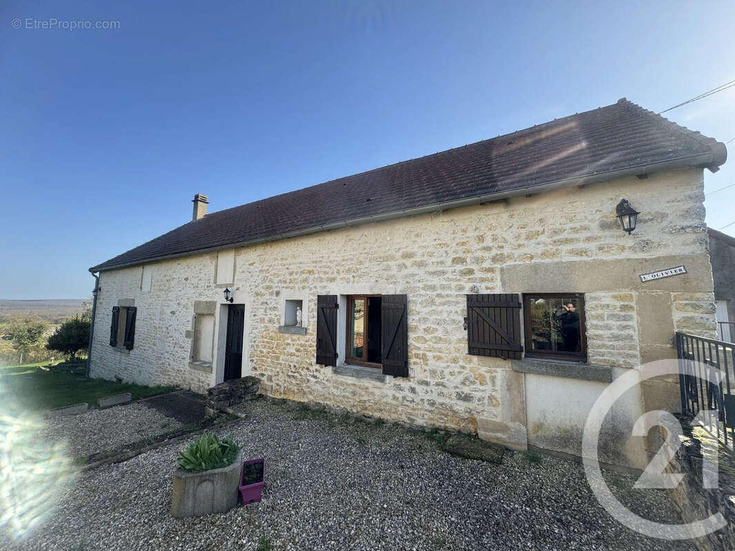 Maison à SAINT-PIERRE-DU-MONT