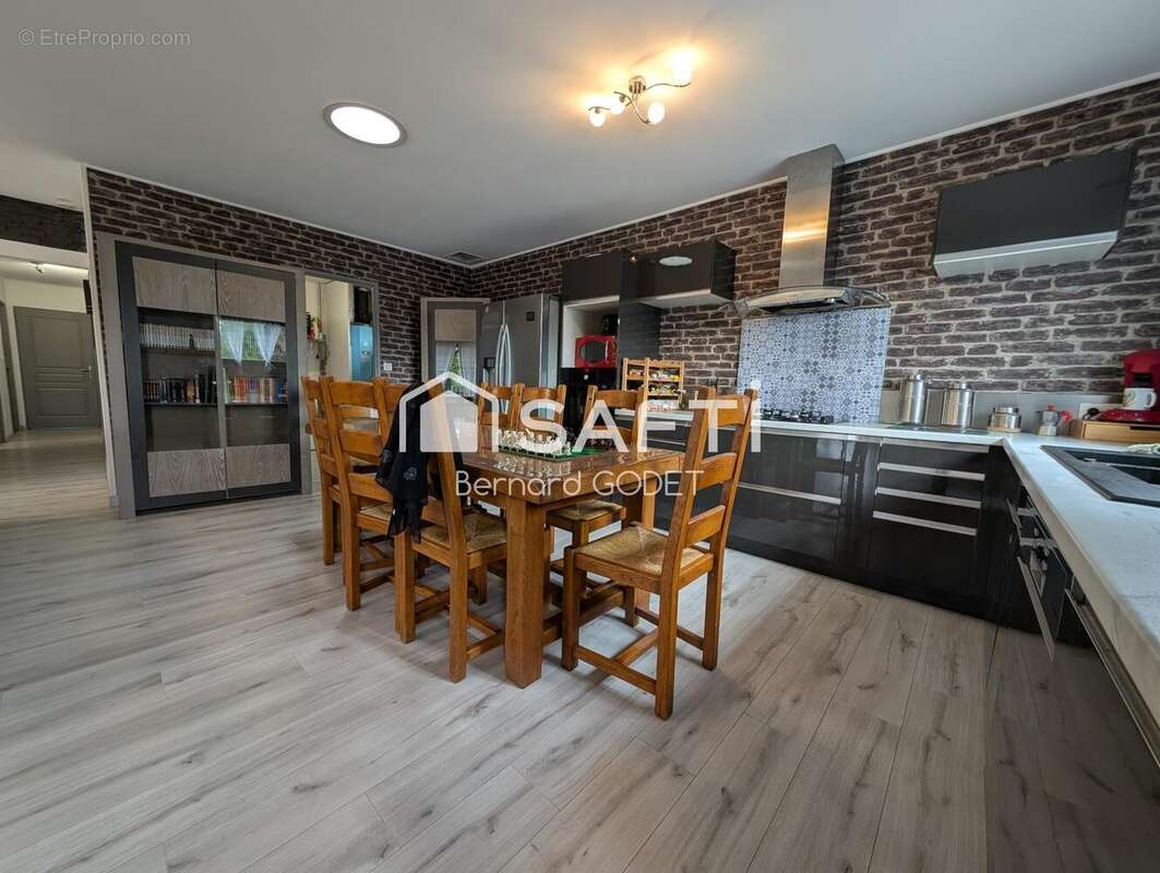 Maison 103 m² à Aussac-Vadalle  - photo 3
