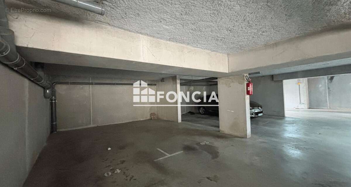 Parking à LA SEYNE-SUR-MER