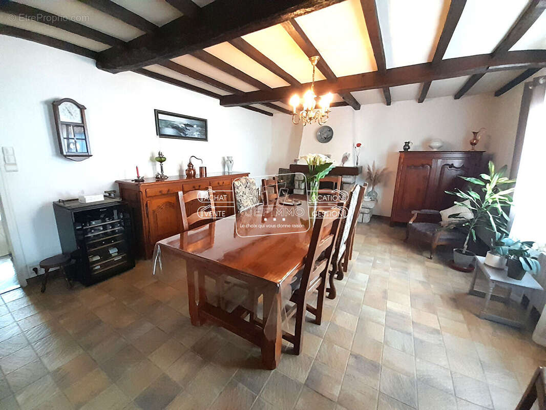 Maison à SAINT-CHRISTOPHE-LA-COUPERIE