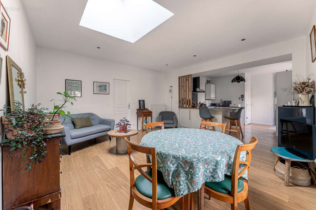 Maison à NEUVILLE-SUR-SAONE