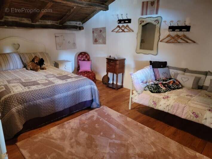 Maison à NANTEUIL-EN-VALLEE