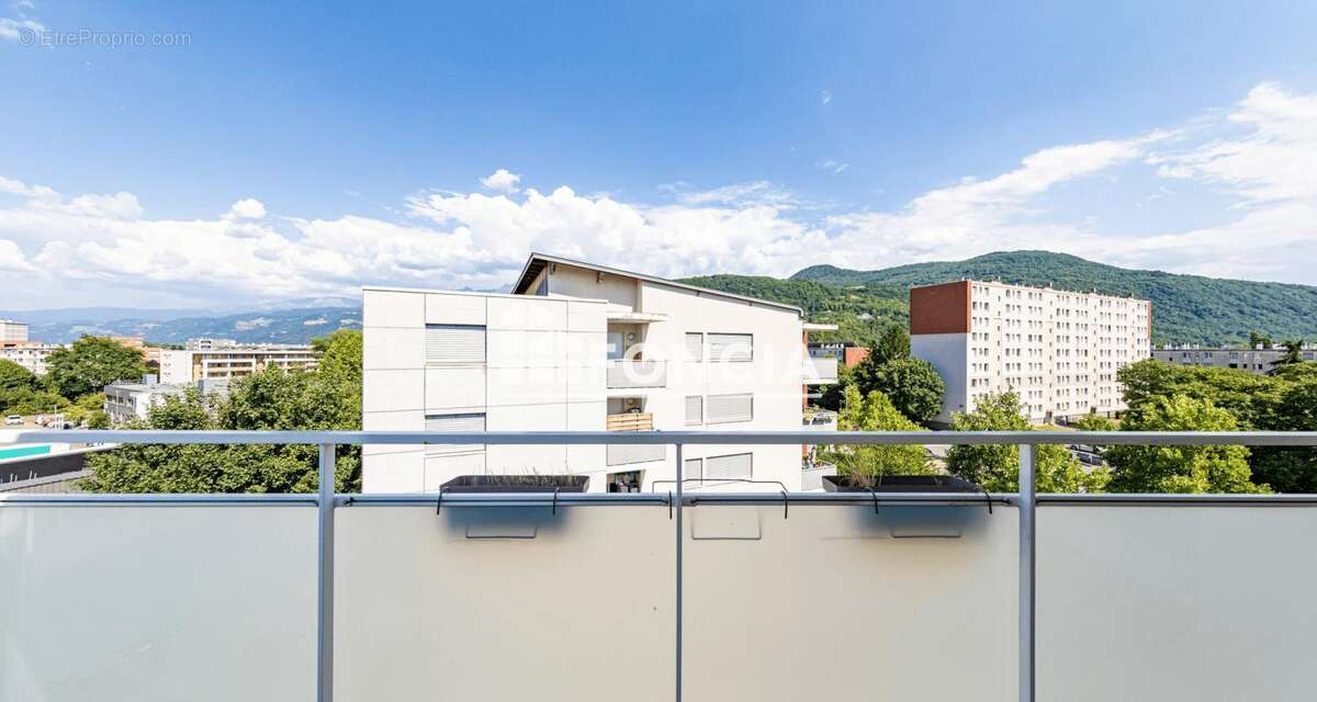 Appartement à SAINT-MARTIN-D'HERES