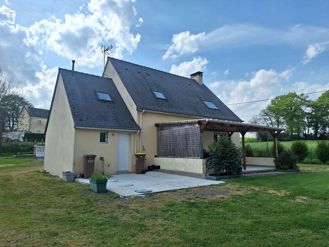 Maison à SAINT-JEAN-LA-POTERIE