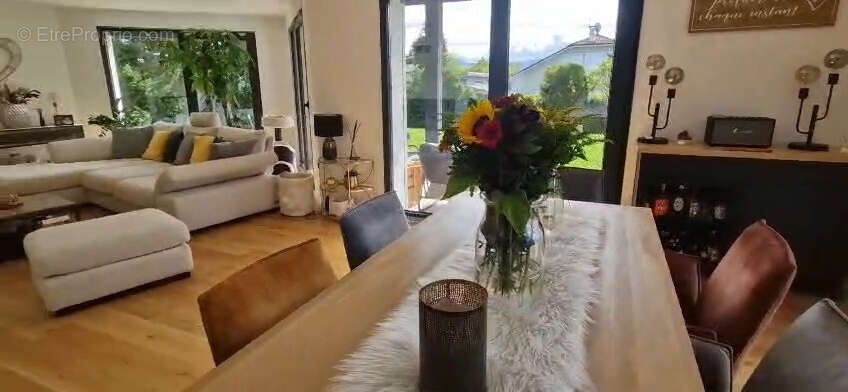 Maison à CHENS-SUR-LEMAN