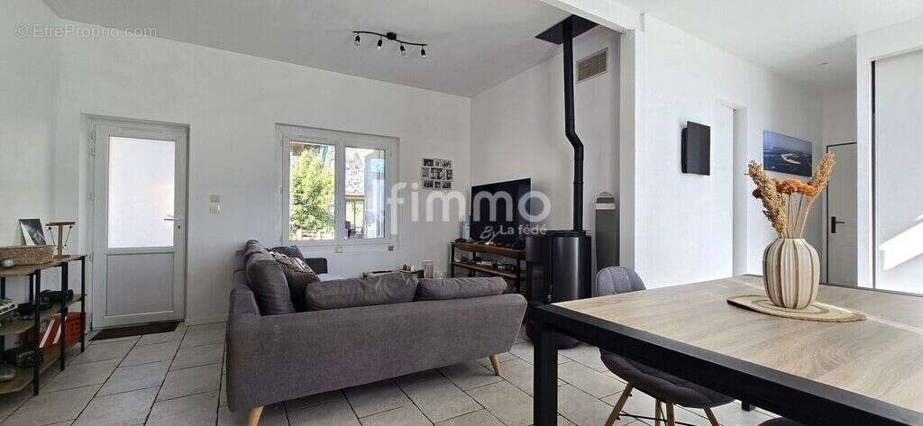 Maison avec grand garage et jardin - photo 3