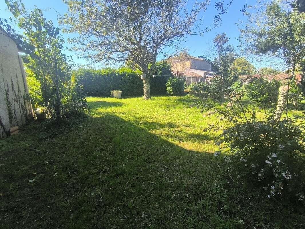 Maison à MORNAC